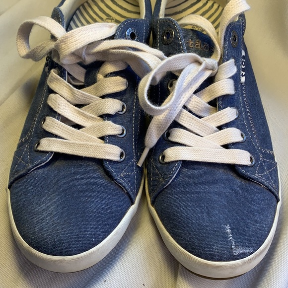 Taos denim jean almost NEW sneakers worn once! EUC - Picture 14 of 16